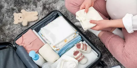 الدليل الكامل لتجهيز حقيبة المستشفى للأم والمولود